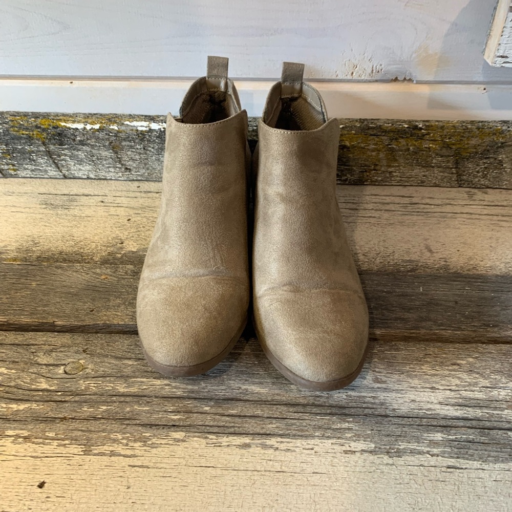 American Eagle | Tan Faux Suede Ankle Boots